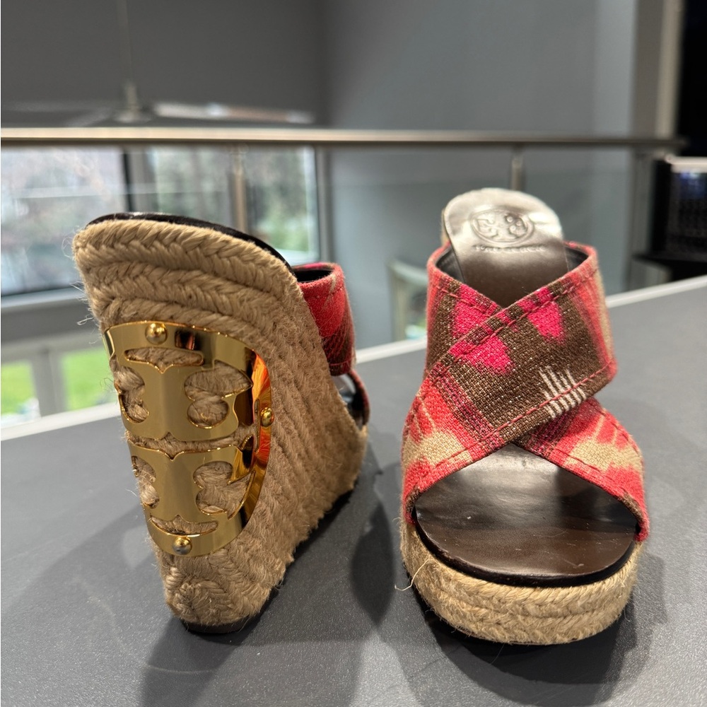 Beautiful Tory Burch shoes perfect for the next season!